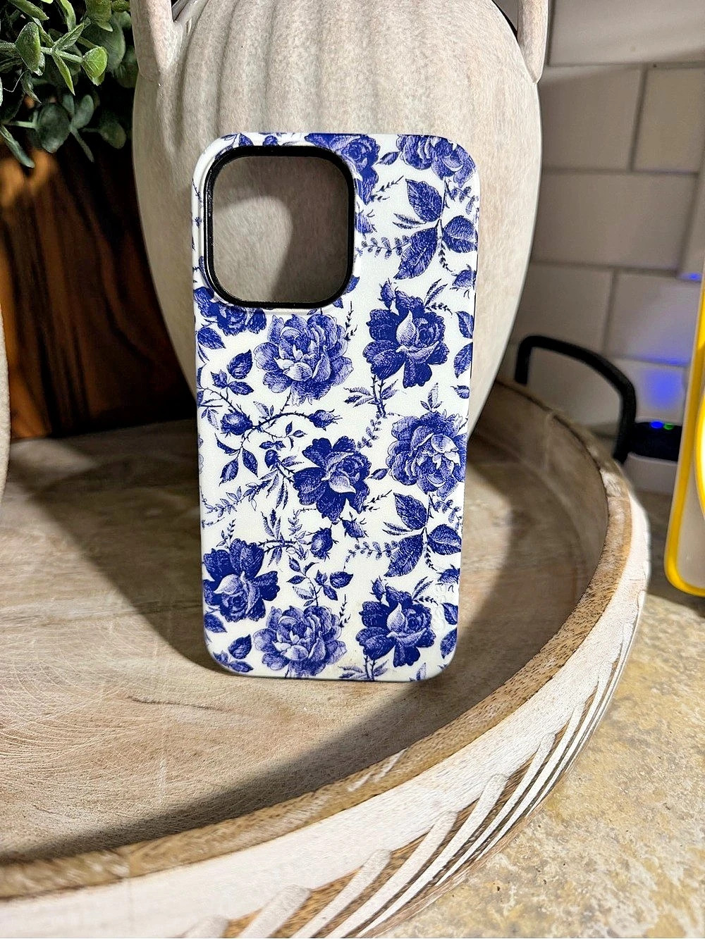 Iphone 15 PRO MAX (Bold Flex Mag Safe) Casely Floral Blue & White Phone Case